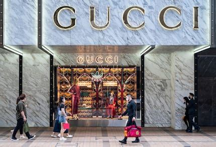 how many gucci stores are there